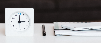 Klocka och anteckningsblock (1).png