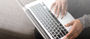 kvinnliga händer dator.png