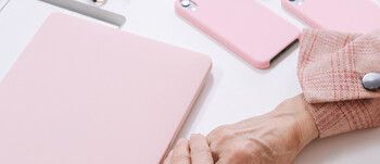 PHONES_TABLE_LOCO.jpg
